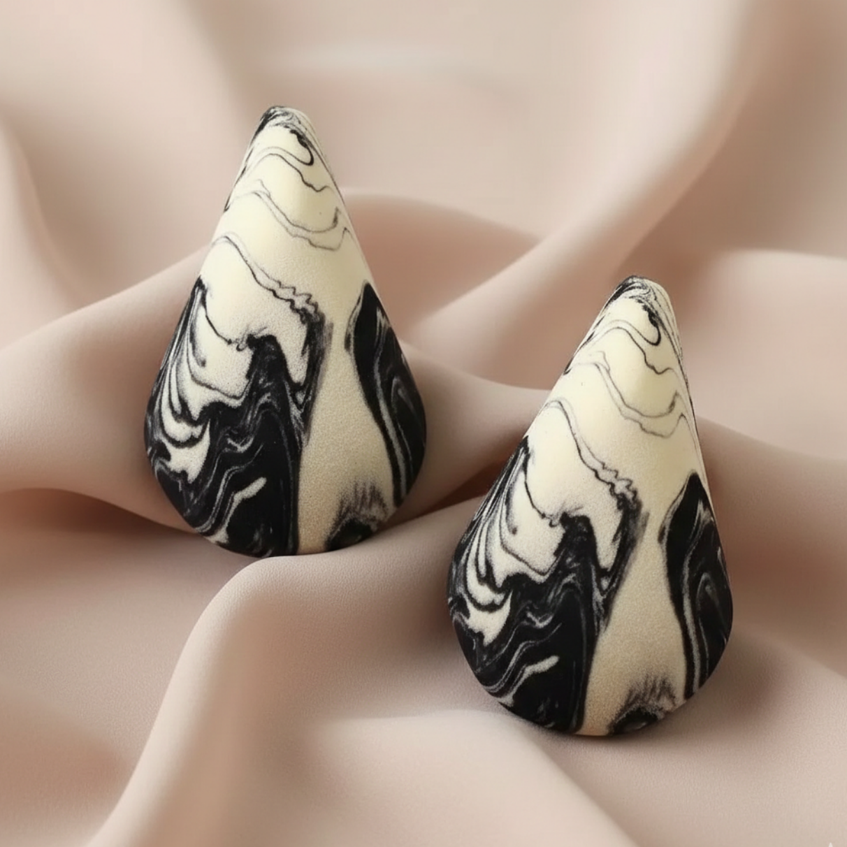 Pack of 2 Rhombus Beauty Blenders - Image 4